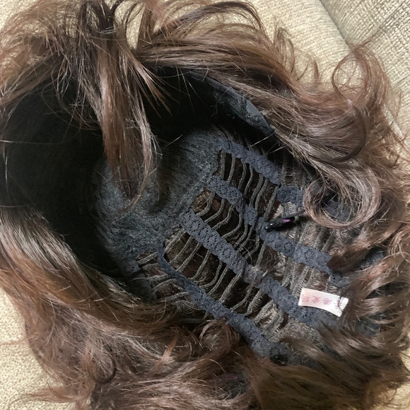 Wig - Picture 5 of 5